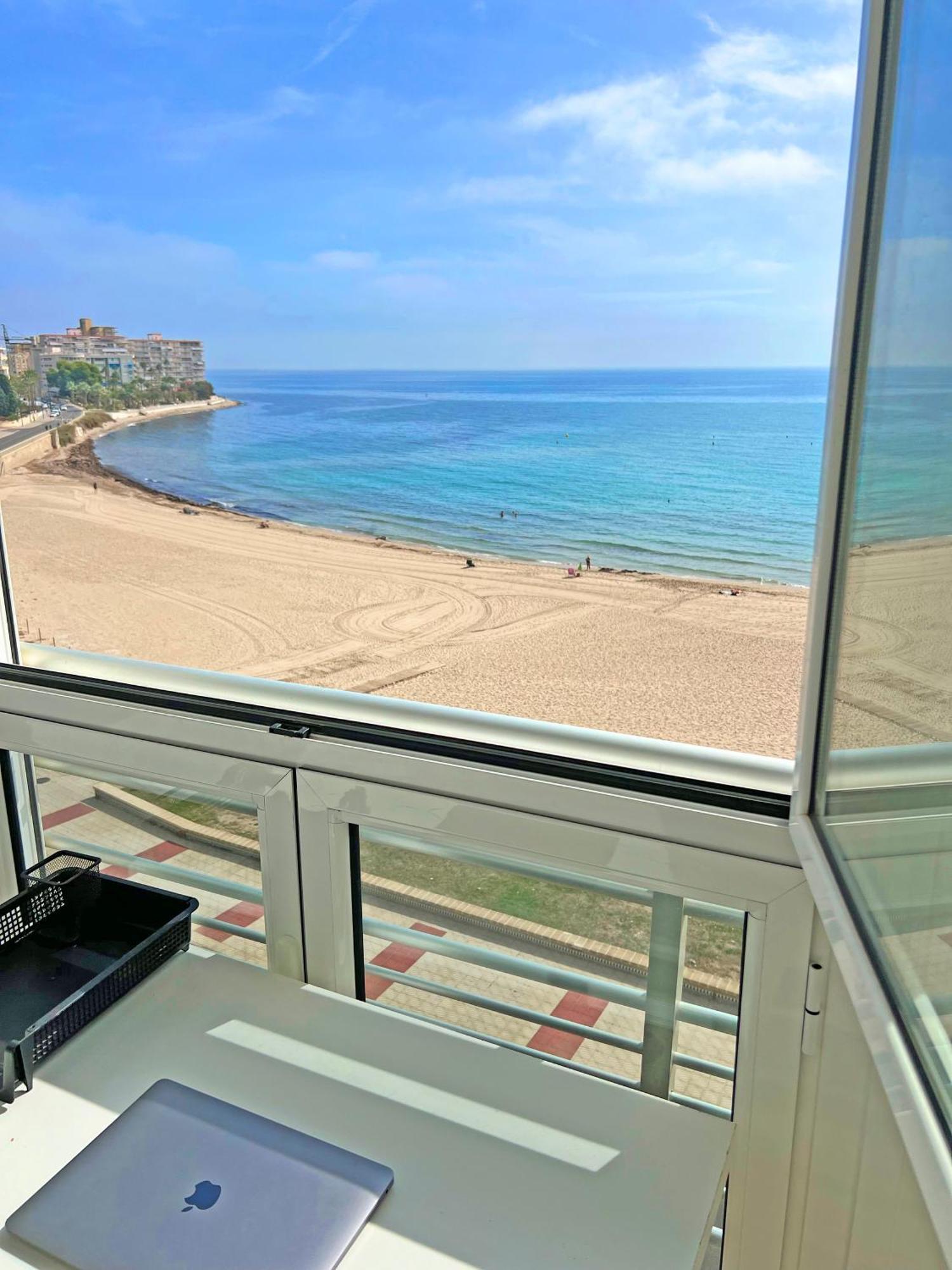 Atico Frente Al Mar 2 Terrazas Barbacoa Y Parking Sujeto A Disponibilidad Apartment El Campello Exterior photo