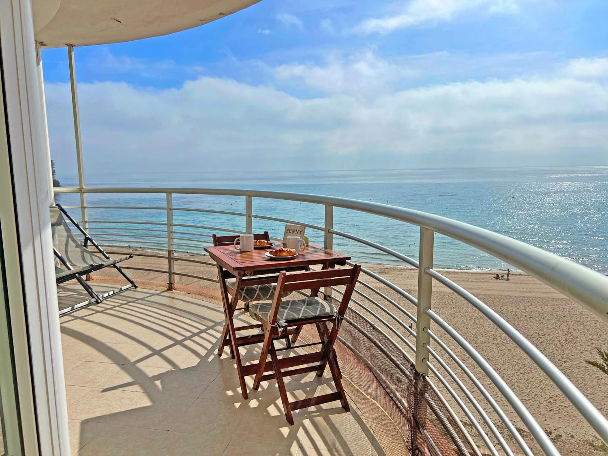 Atico Frente Al Mar 2 Terrazas Barbacoa Y Parking Sujeto A Disponibilidad Apartment El Campello Exterior photo